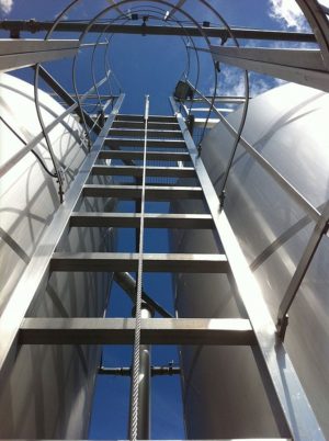 ligne vie verticale securite tous echelons 17275 9891112 e1703500947614